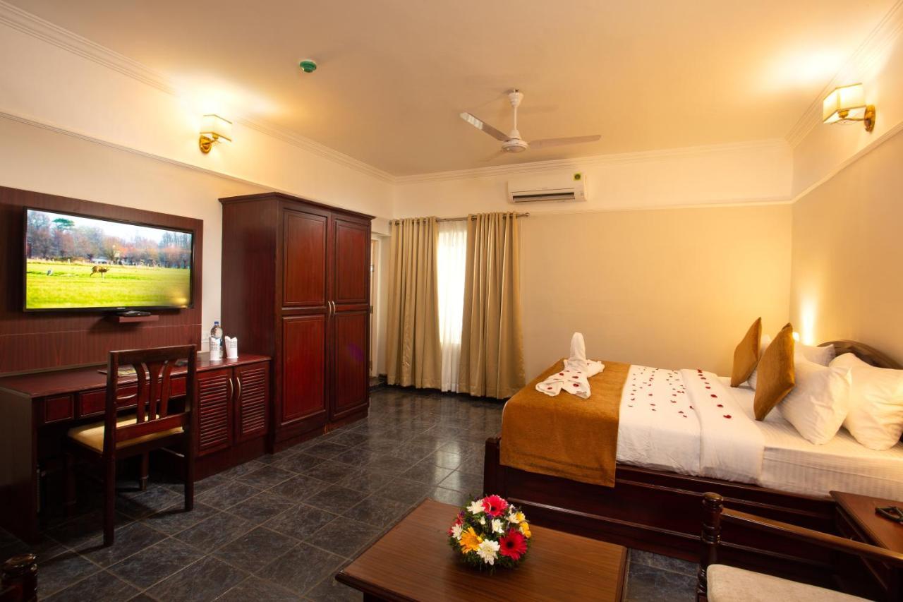 Hotel Keerthi Thiruvananthapuram Exteriör bild