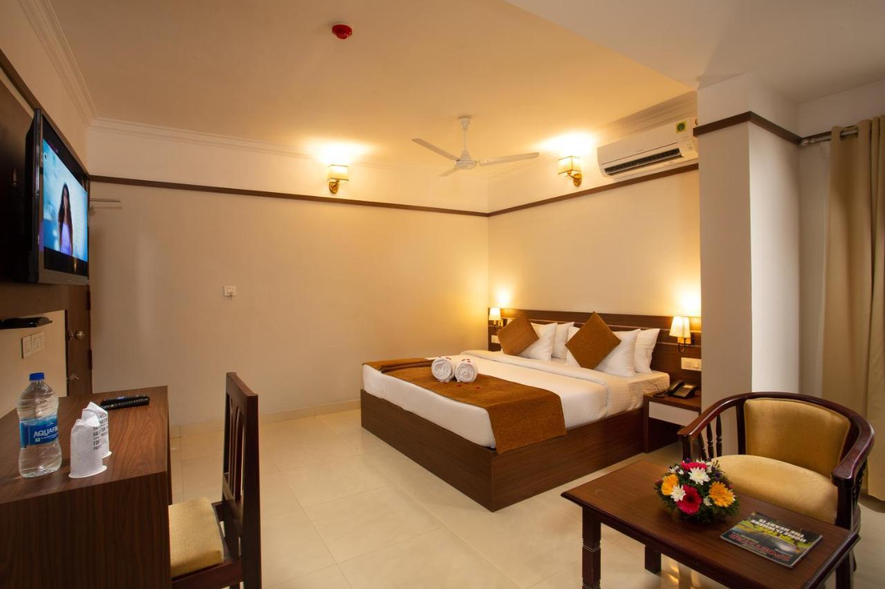 Hotel Keerthi Thiruvananthapuram Exteriör bild